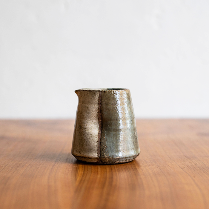 Handleless Pourer